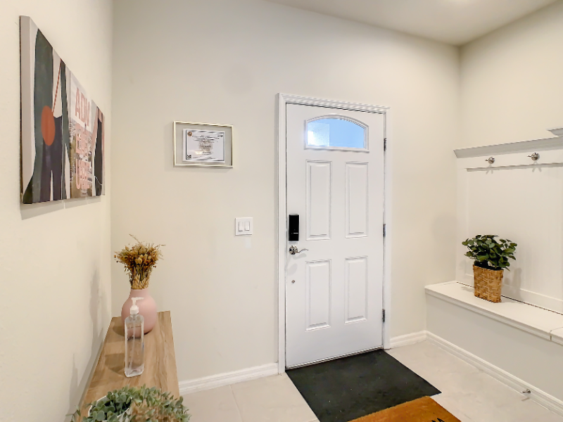 2415 Dubai St - Photo 2 of 20