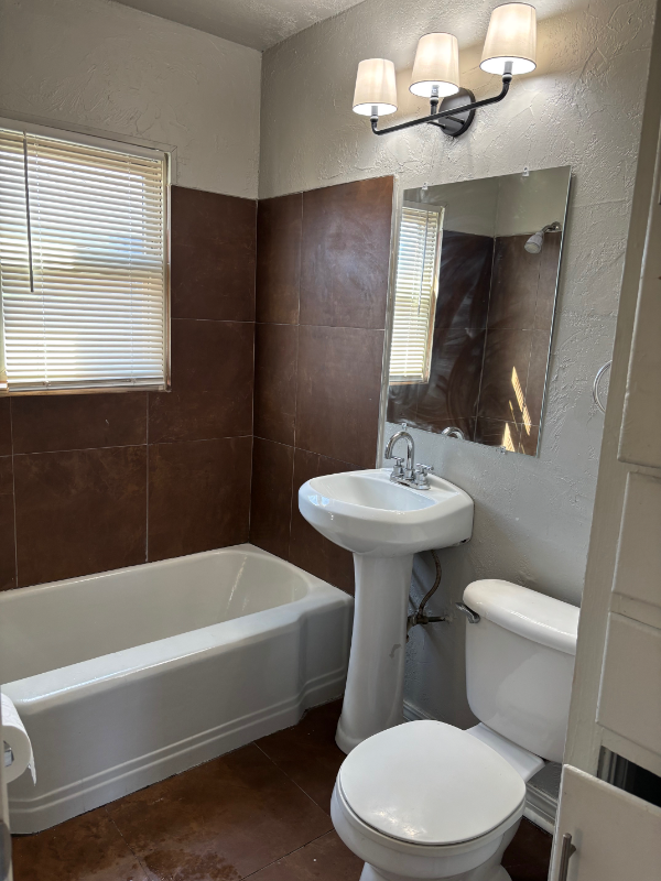 2612 N Lindsay Ave #A - Photo 3 of 6