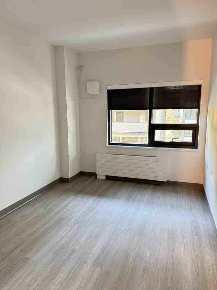 1045 Nelson St - Photo 3 of 20