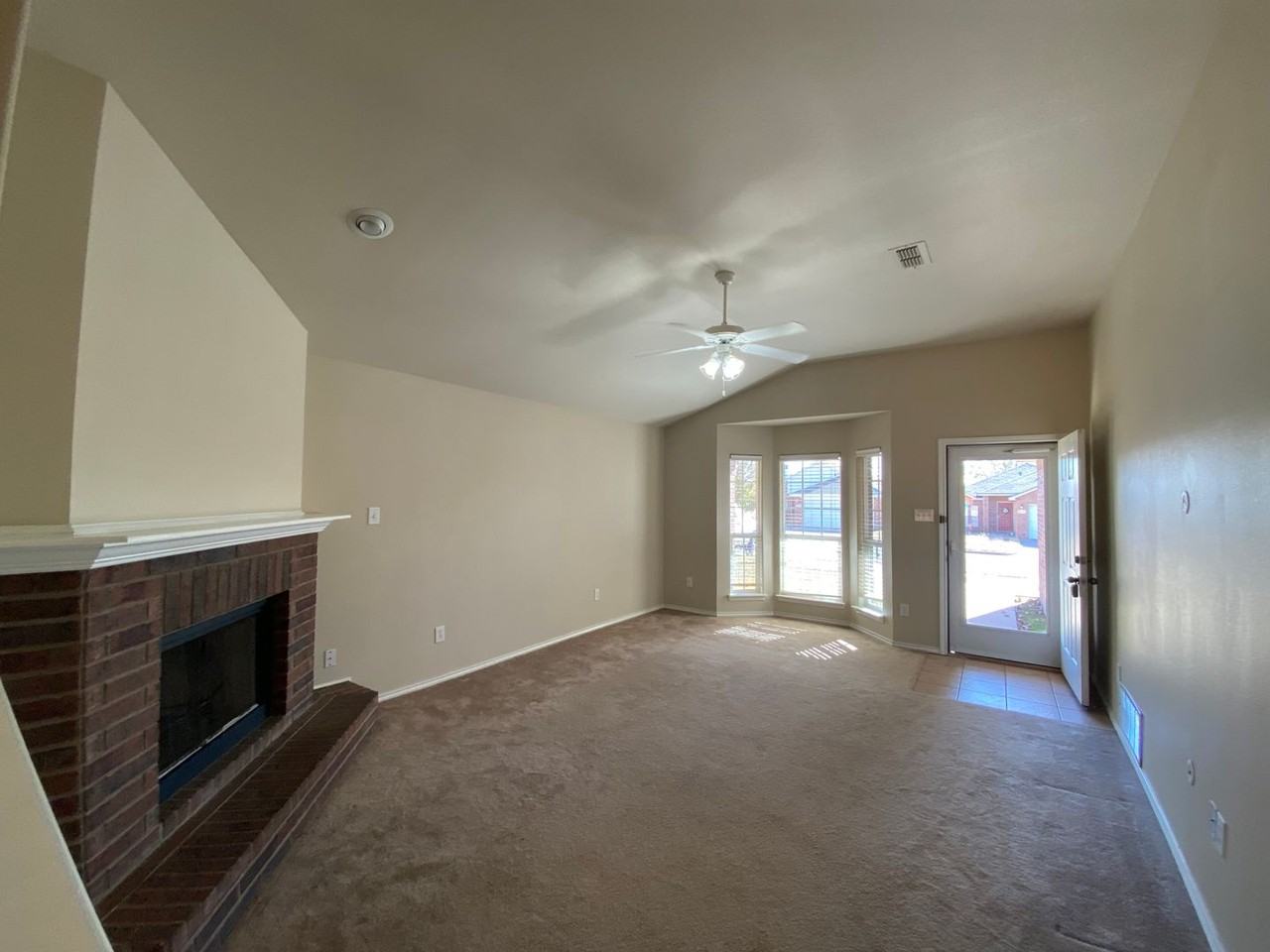 6524 91st Pl - Photo 4 of 14