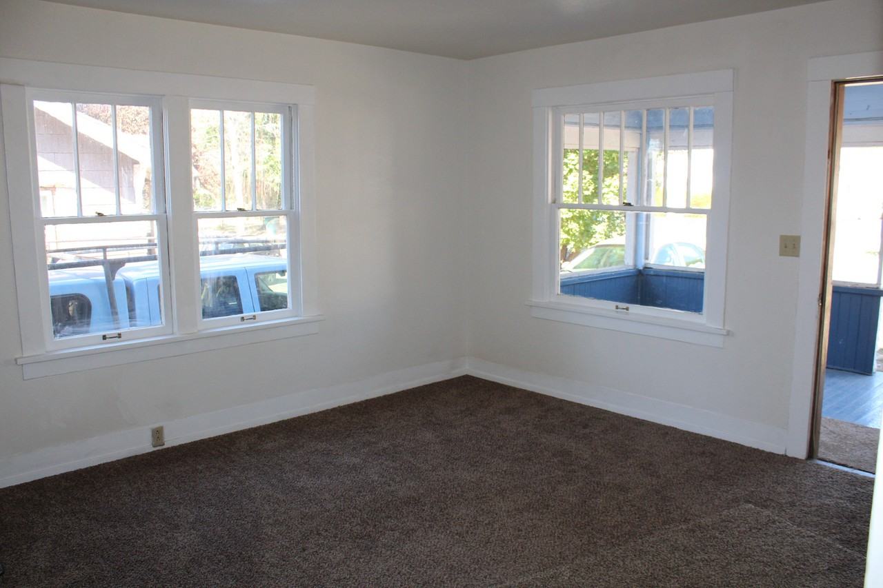 2344 Orchard Ave - Photo 3 of 17