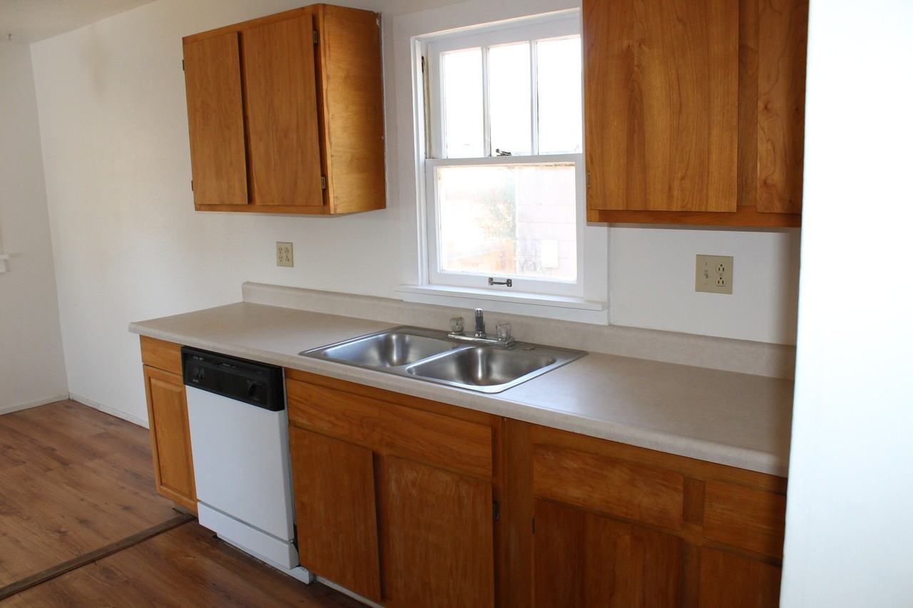 2344 Orchard Ave - Photo 4 of 17