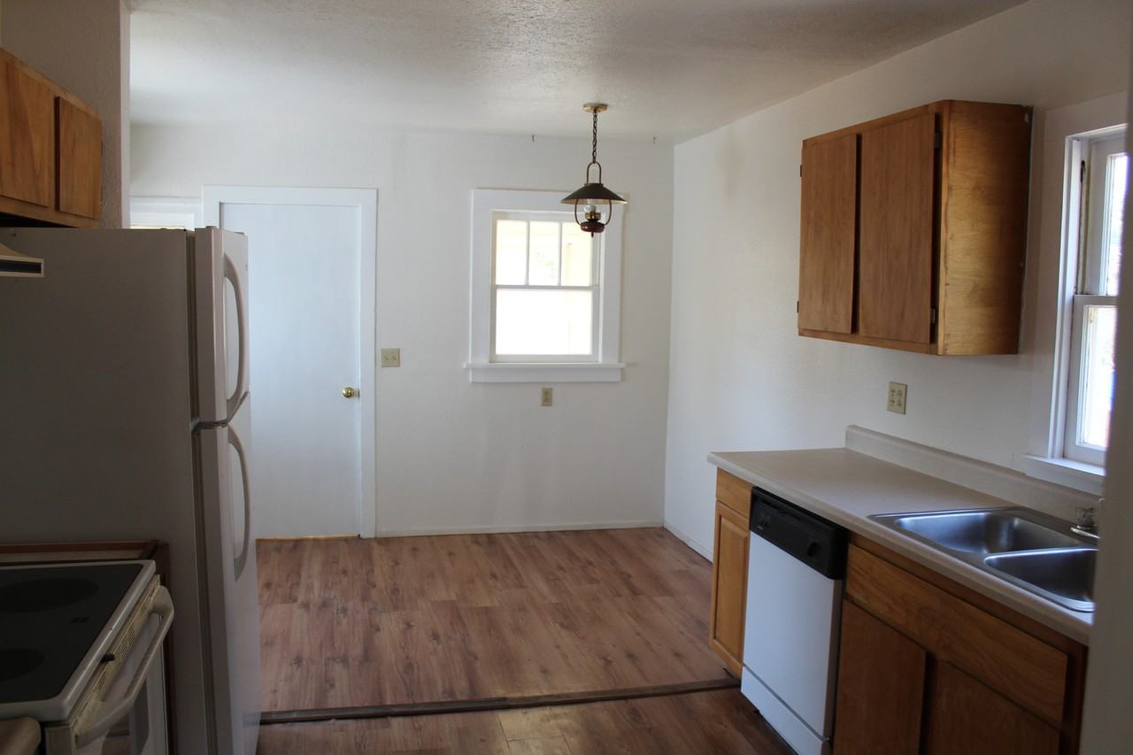2344 Orchard Ave - Photo 6 of 17