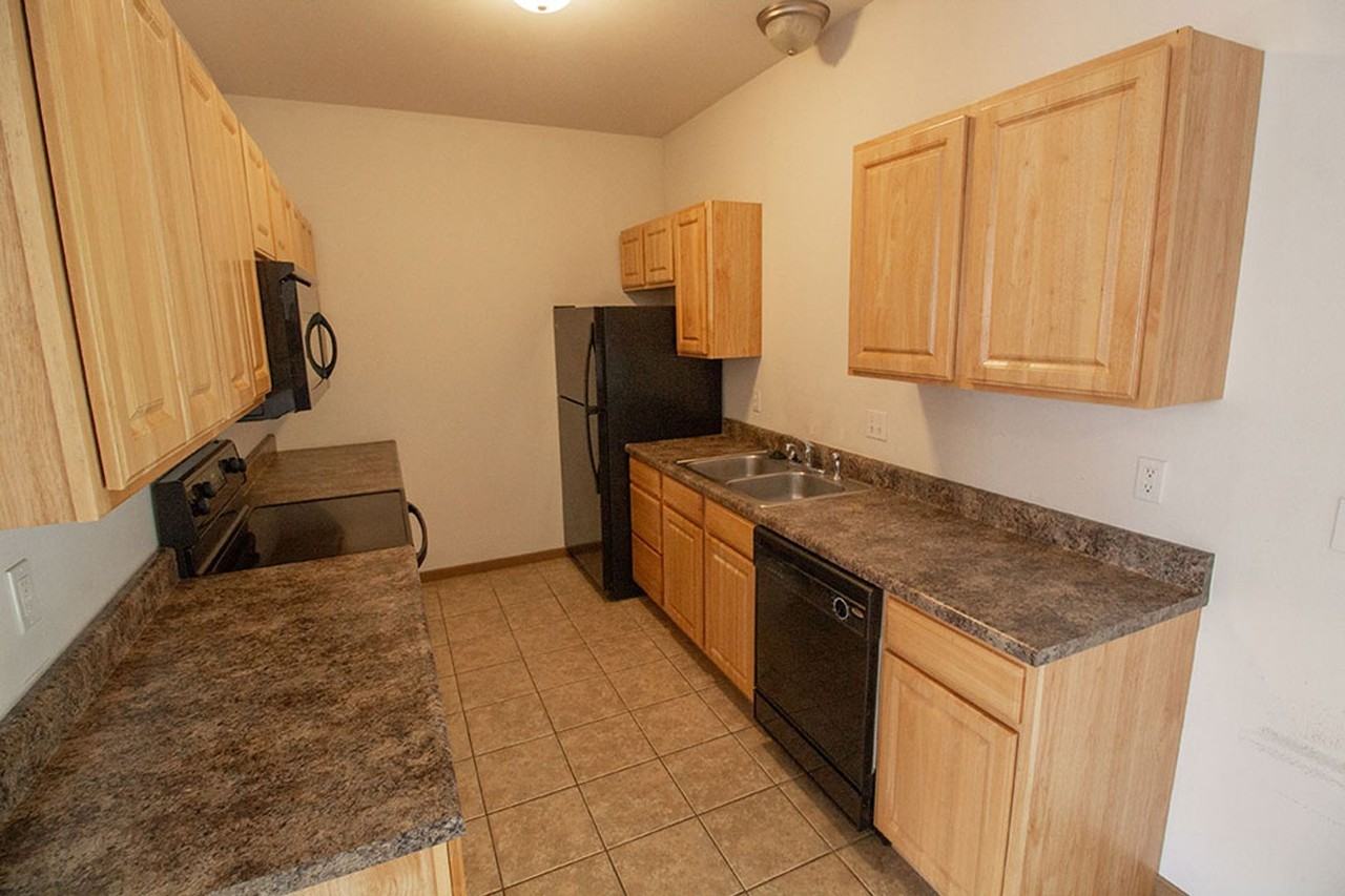 1617 Citadel Dr - Photo 5 of 23