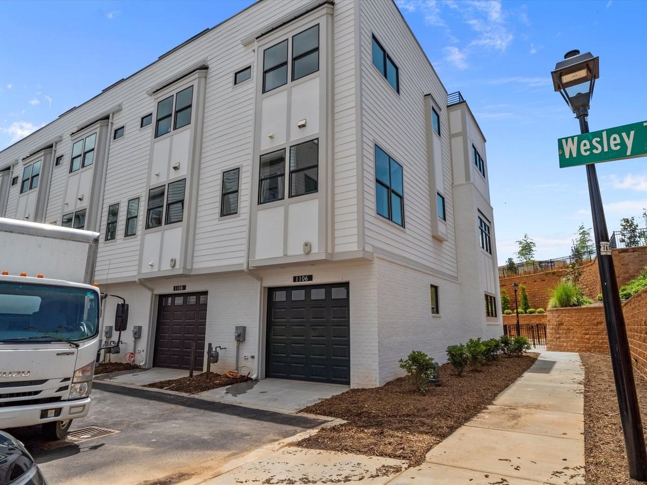 1106 Wesley Terrace Ave - Photo 2 of 25