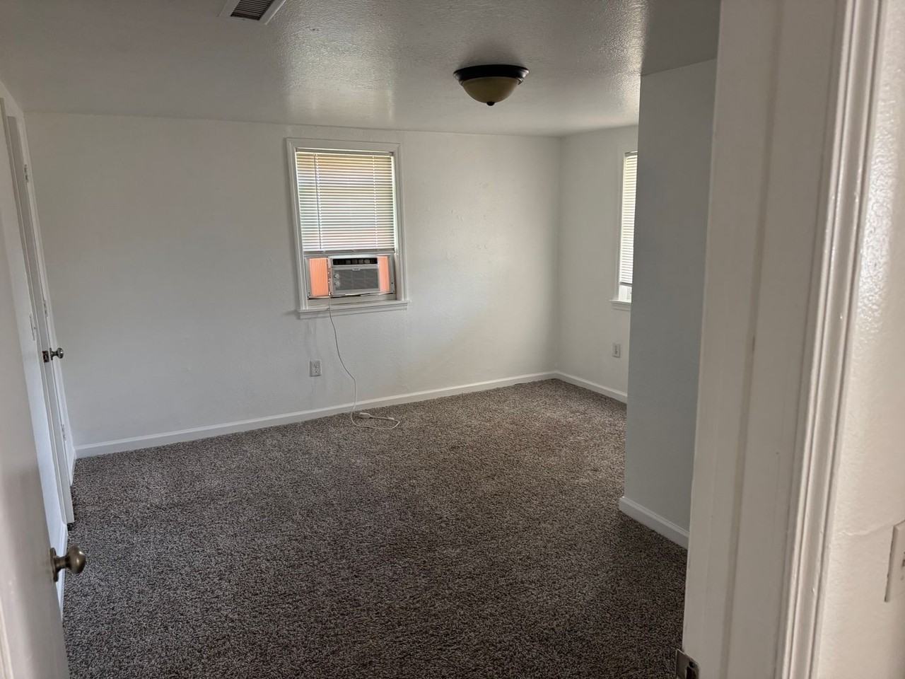 414 W College St - Photo 6 of 16