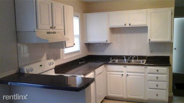 1015 Stonewall Dr SE - Photo 2 of 5