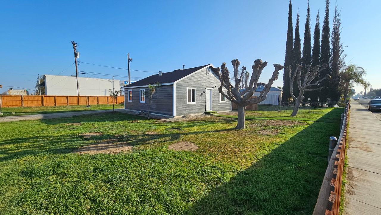 2034 1st St - Photo 4 of 11