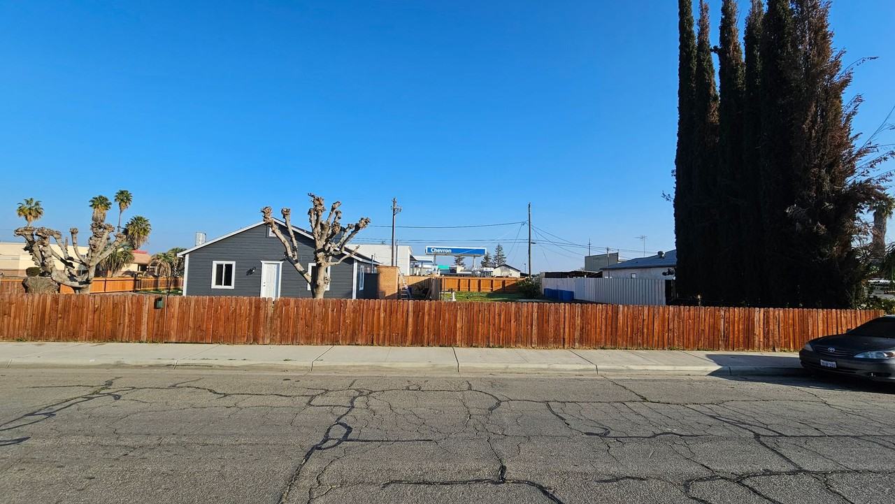 2034 1st St - Photo 5 of 11