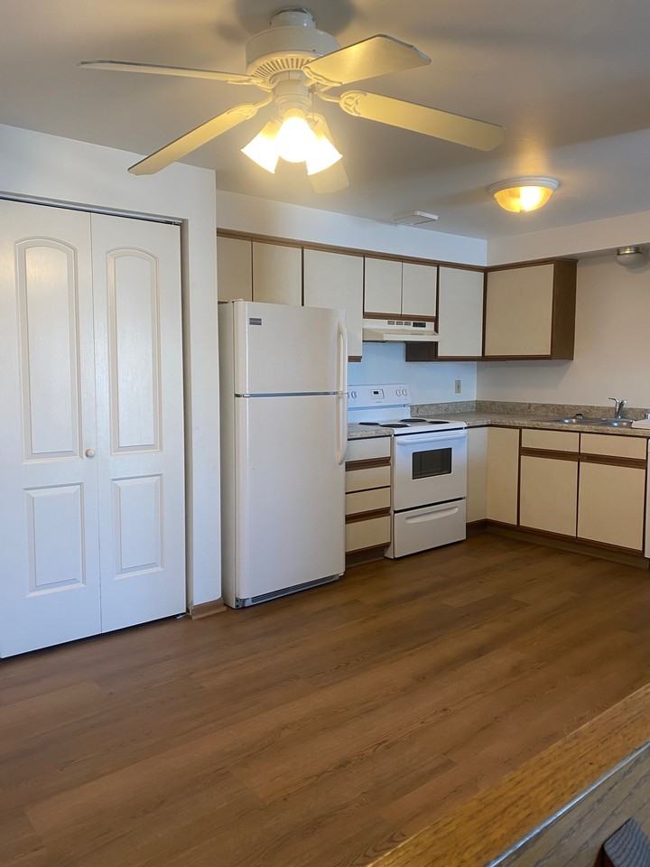 S85W18642 Jean Dr #42 - Photo 2 of 9