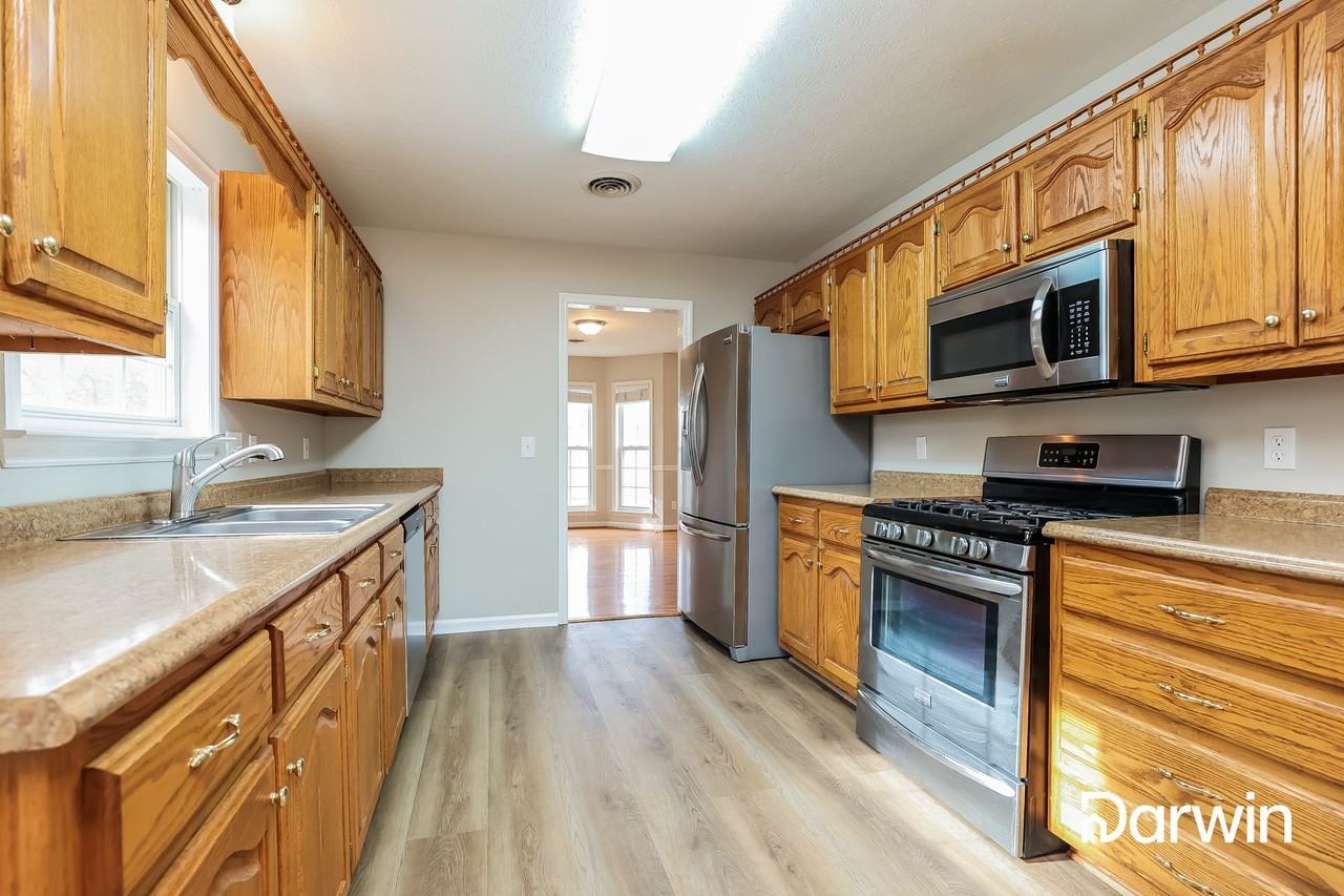 1608 Lillian Cir - Photo 2 of 15