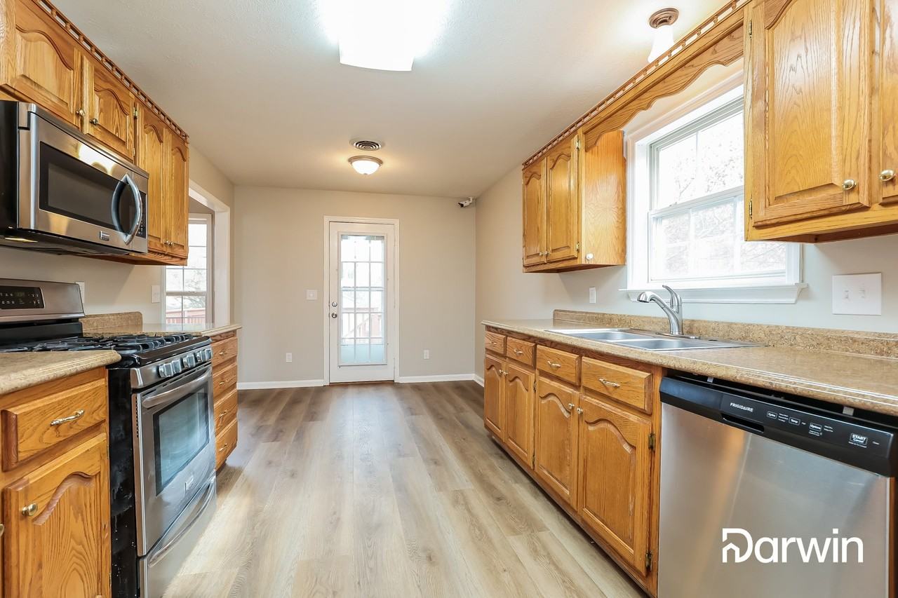 1608 Lillian Cir - Photo 3 of 15