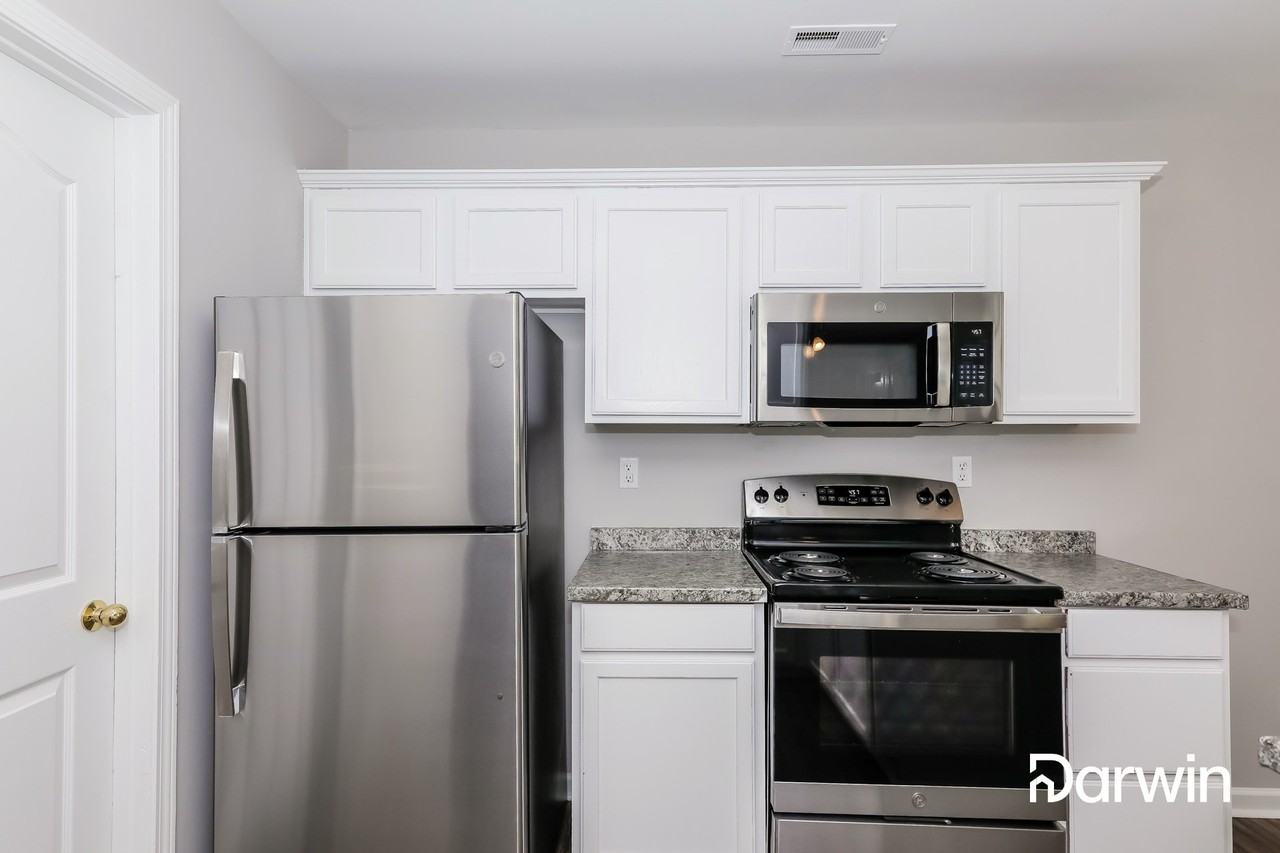 8235 Thornhaven Ct - Photo 3 of 14