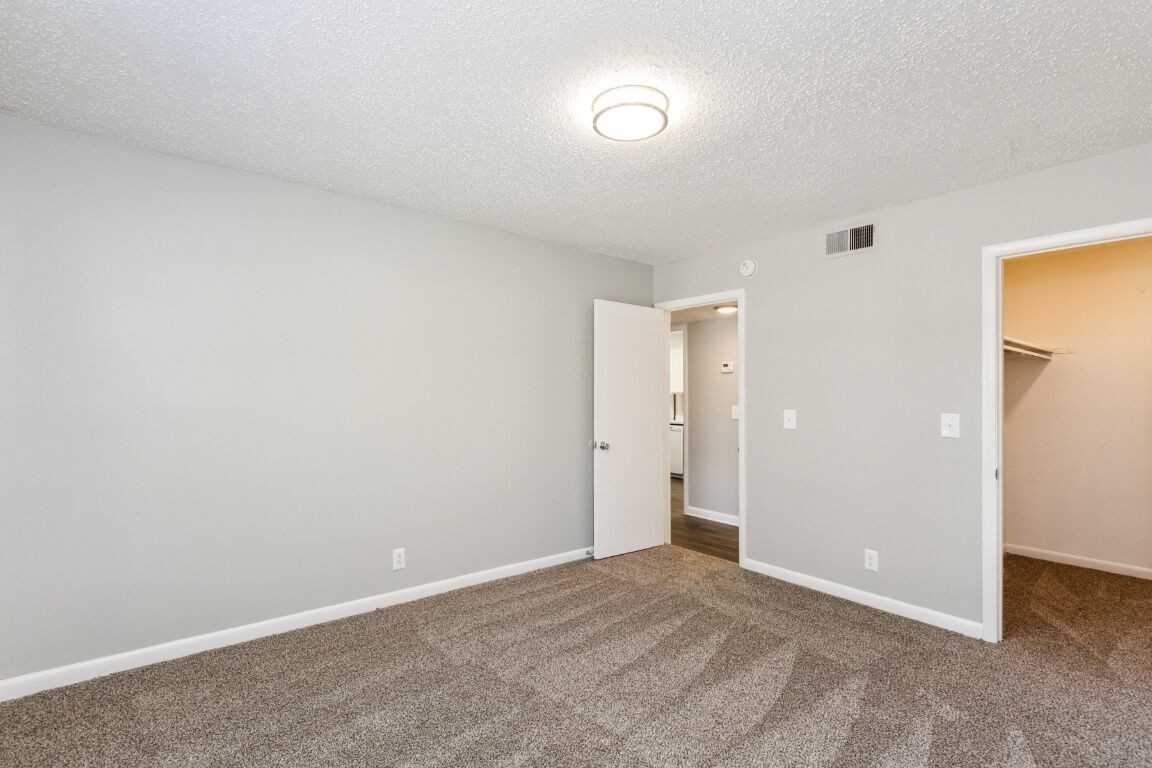 Meadow Glen Apartments - Photo 3 of 20