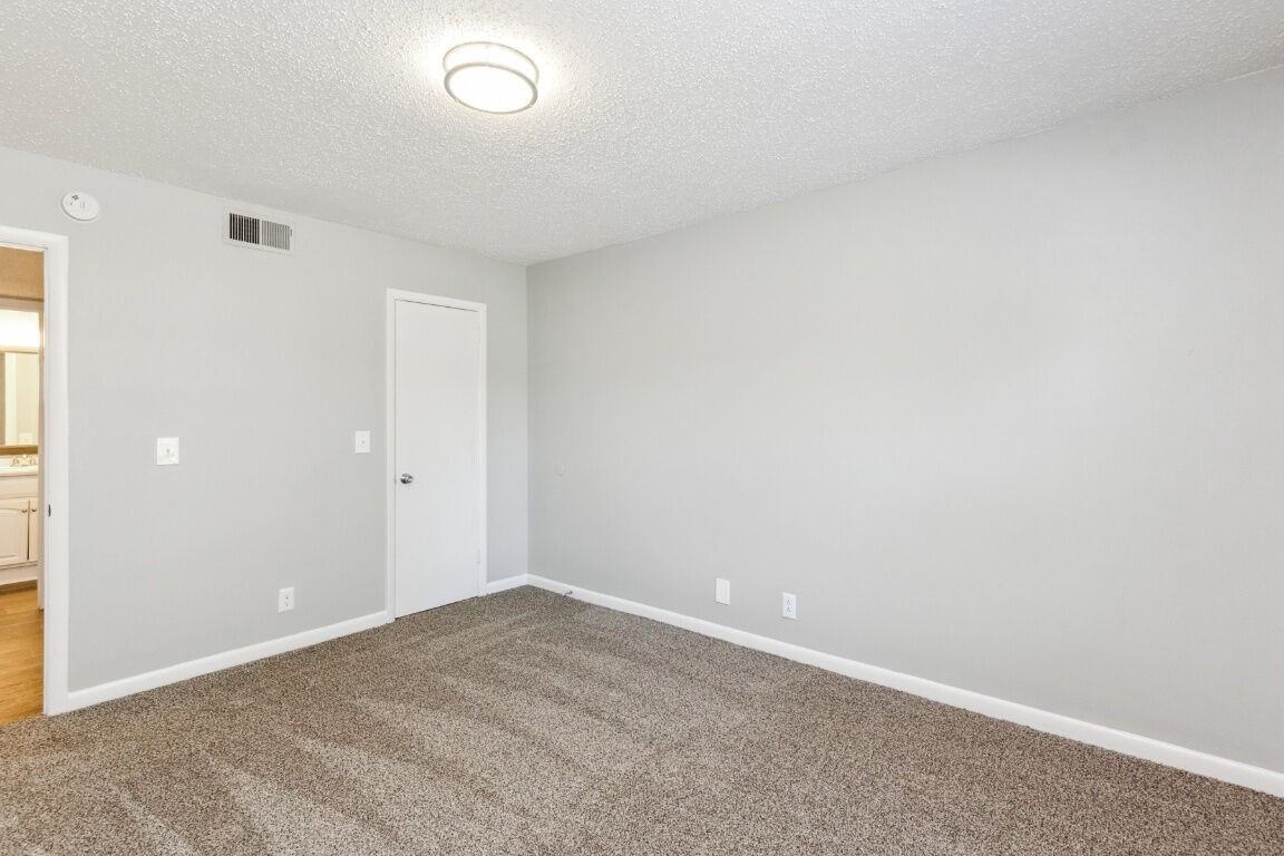 Meadow Glen Apartments - Photo 5 of 20