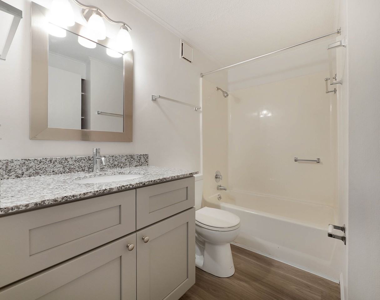 The Flats at Lakeshore - Photo 6 of 15