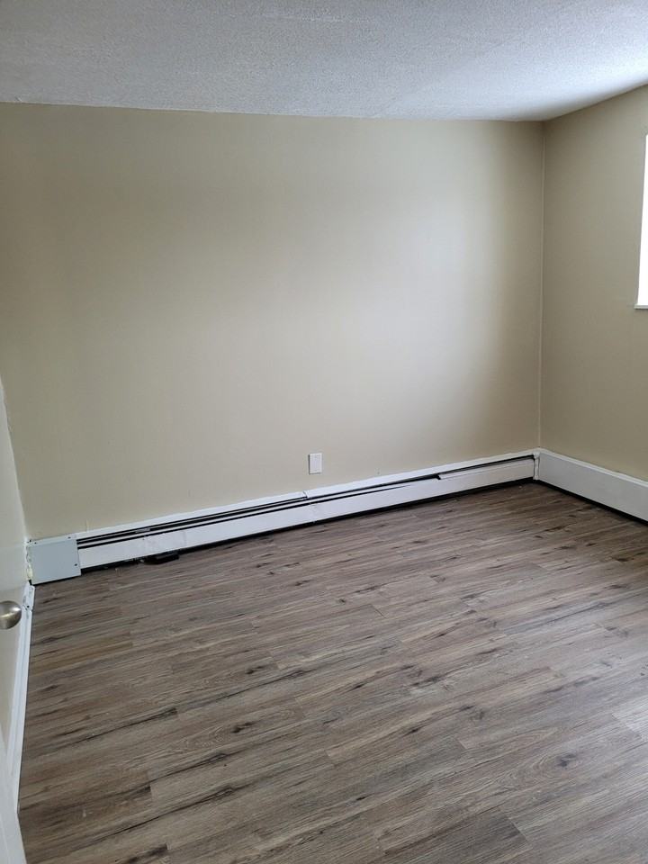 Marlboro House - Photo 5 of 19