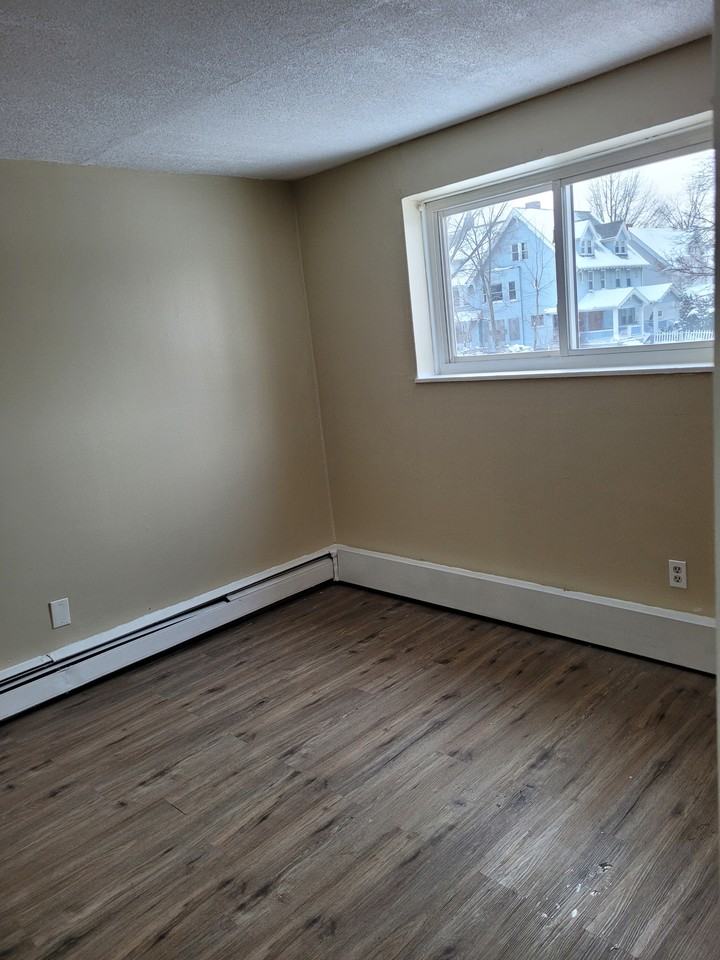 Marlboro House - Photo 7 of 19