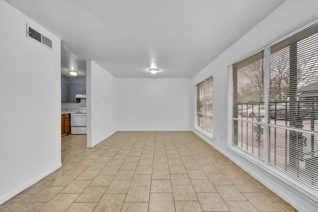 137 59th Street North - Photo 7 of 25