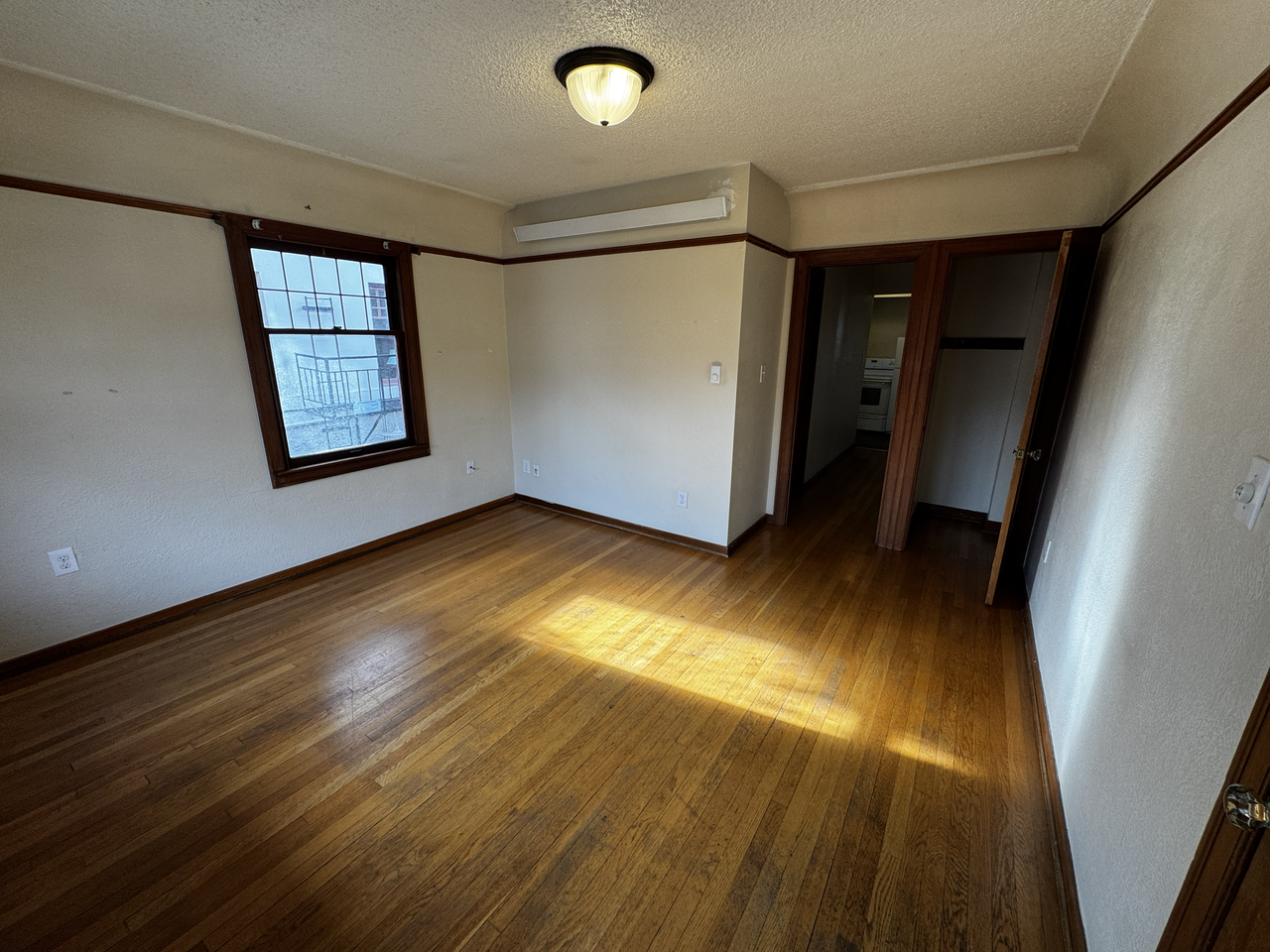 2923 Franklin Avenue East - Photo 4 of 21