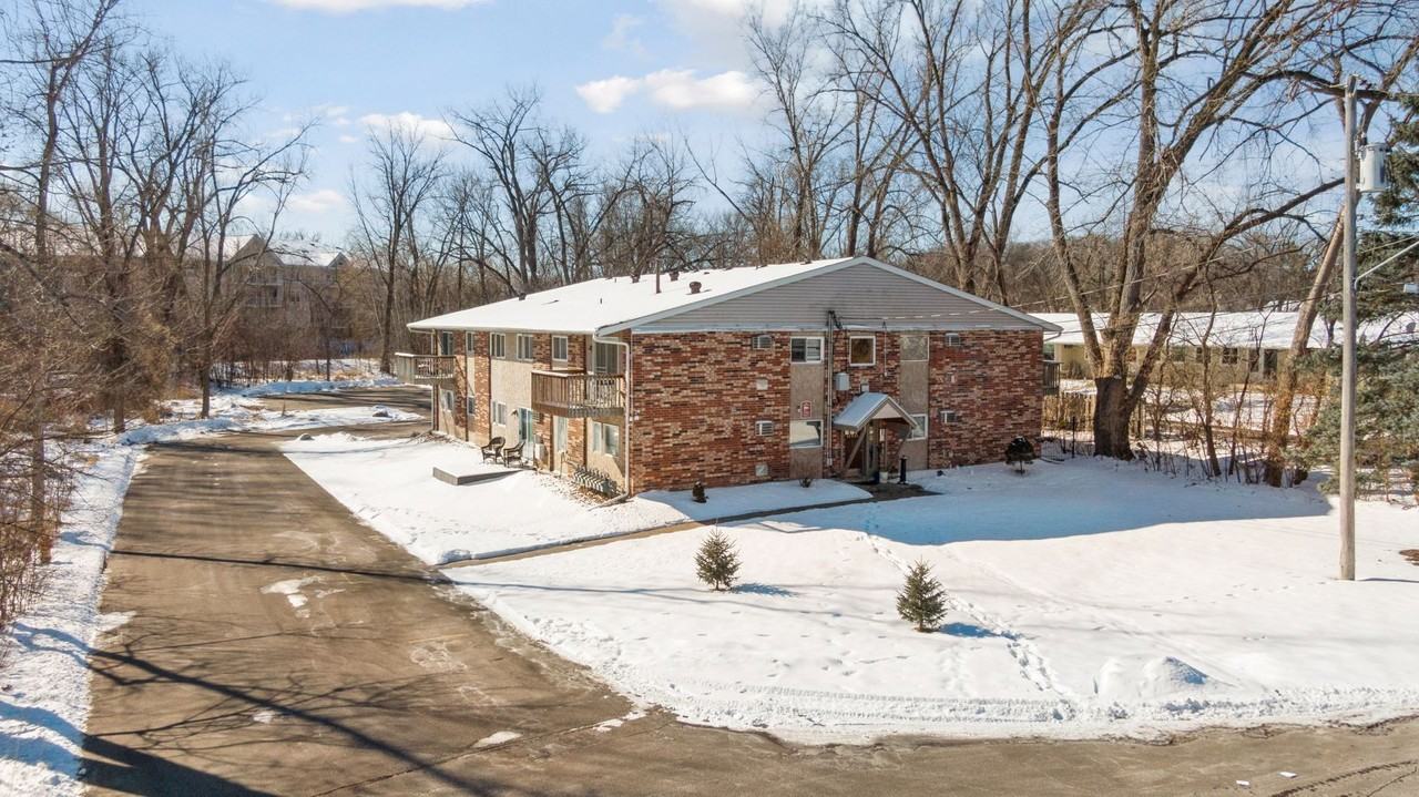 11215 12th Avenue North - Photo 6 of 10