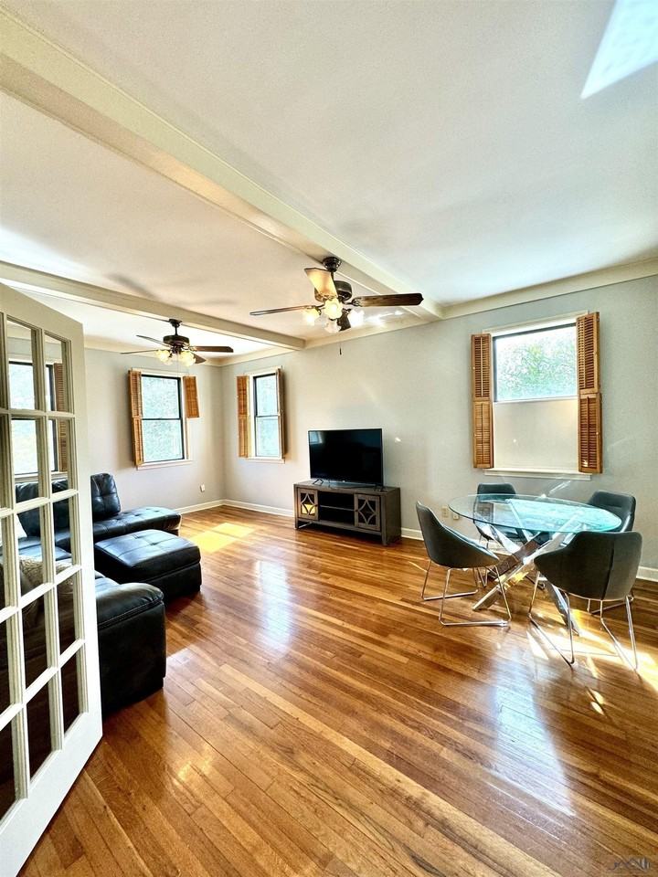 807 Ridgefield Road - Photo 2 of 11