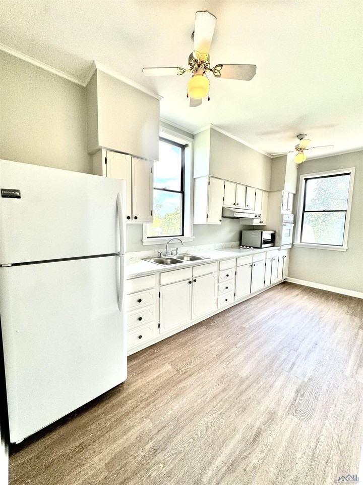 807 Ridgefield Road - Photo 3 of 11