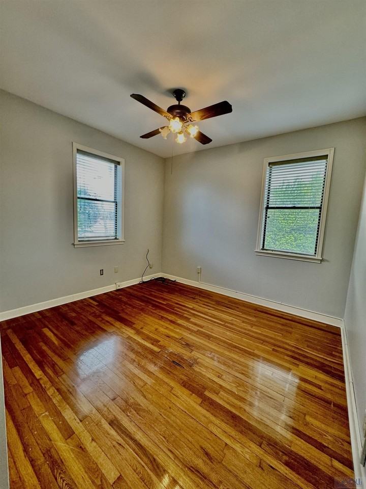 807 Ridgefield Road - Photo 5 of 11