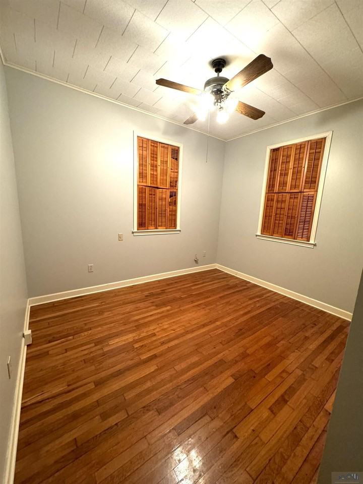 807 Ridgefield Road - Photo 6 of 11