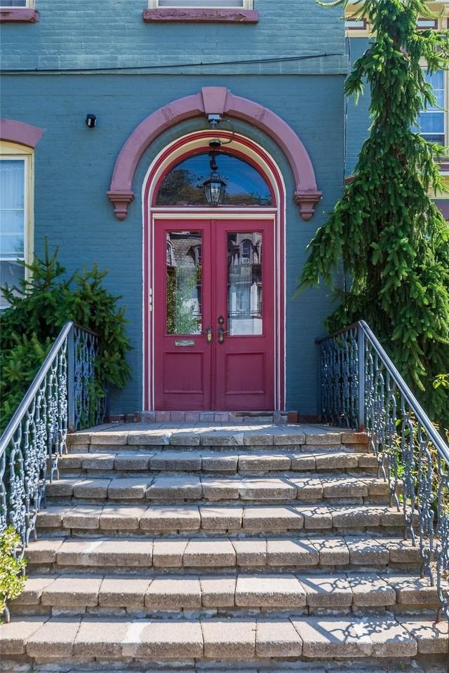 266 Grand St - Photo 4 of 30