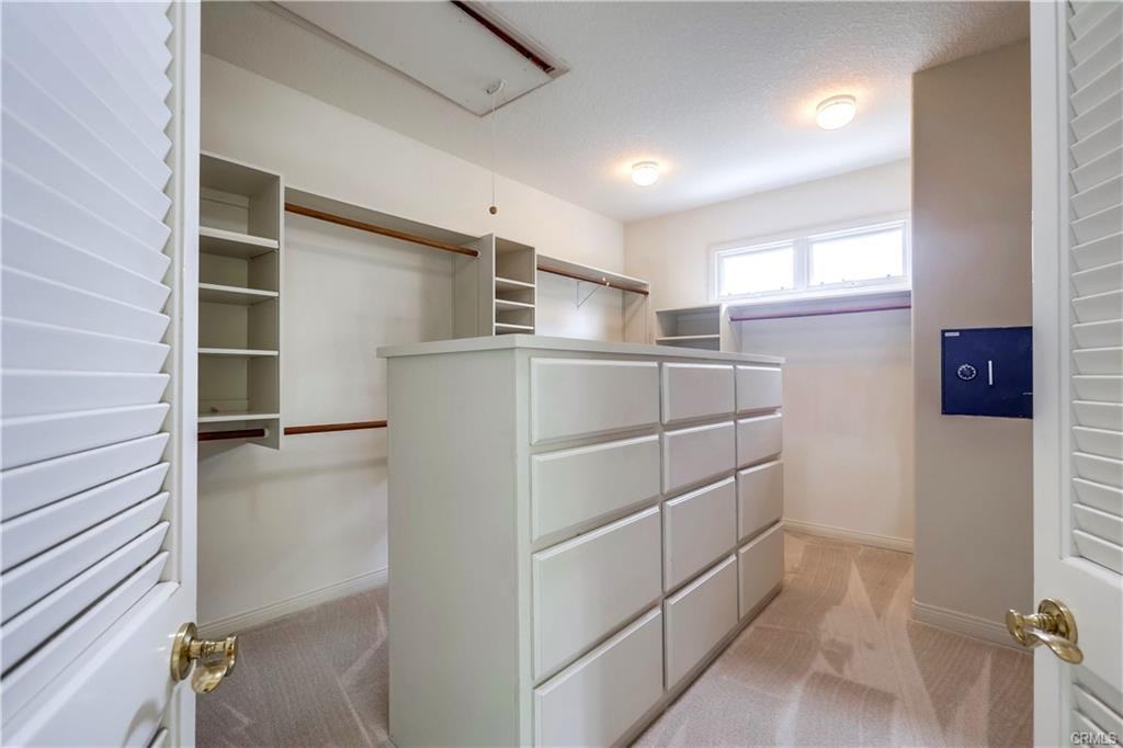 411 E 15th St - Photo 2 of 8