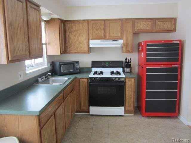 20715 Stafford St - Photo 6 of 13