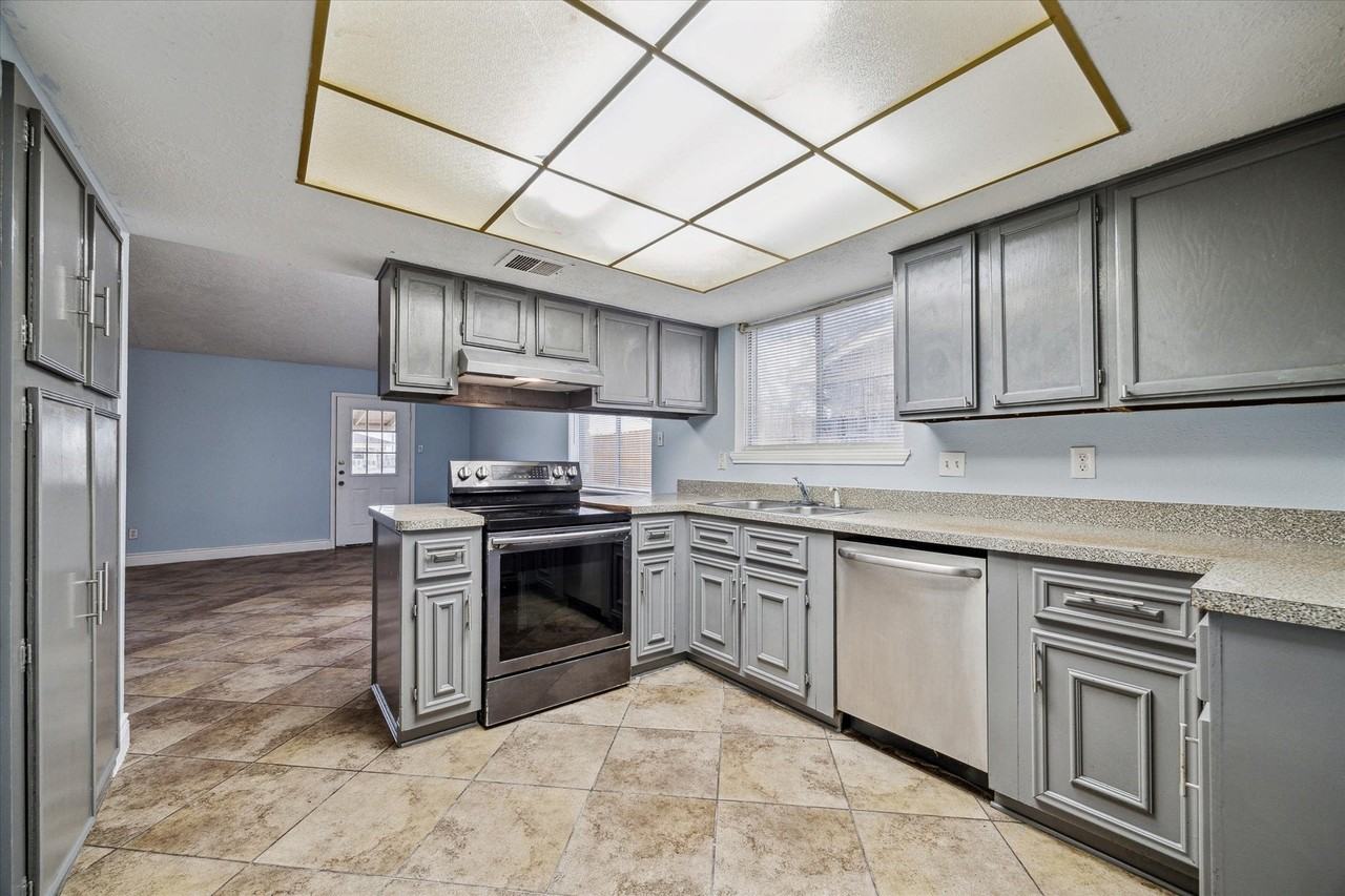 13827 Southline Rd - Photo 7 of 15