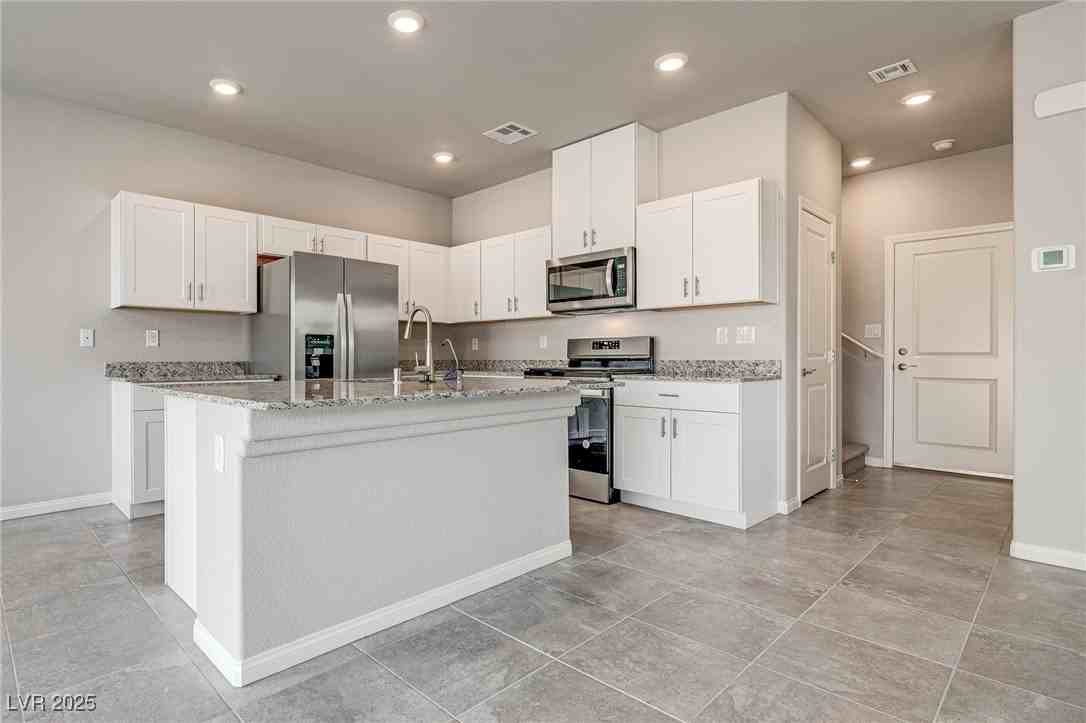 7470 Dragonfruit Ave - Photo 4 of 13