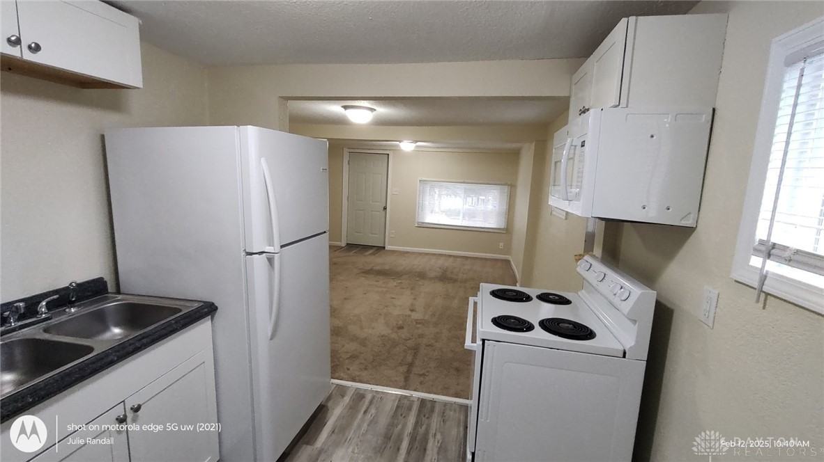 948 Highridge Ave - Photo 2 of 10