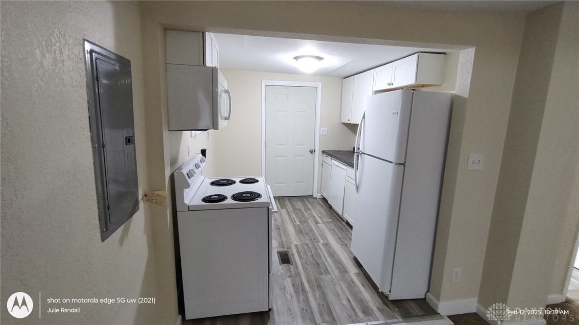 948 Highridge Ave - Photo 3 of 10