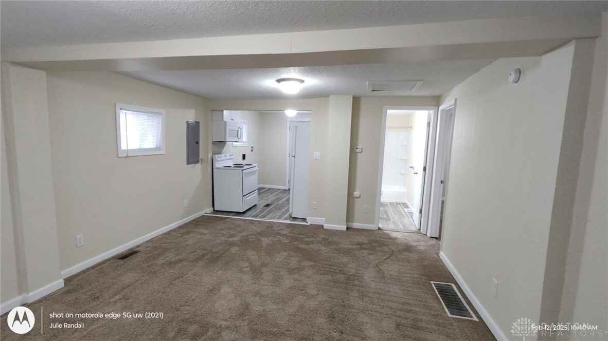 948 Highridge Ave - Photo 4 of 10