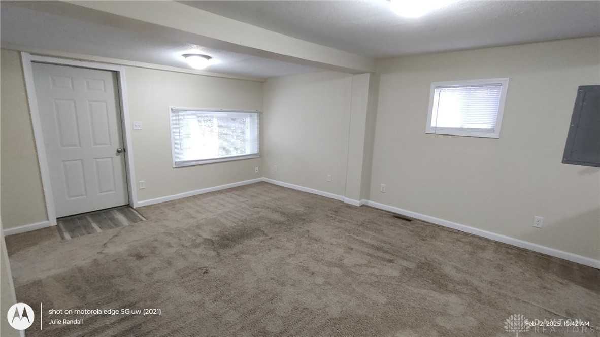 948 Highridge Ave - Photo 5 of 10