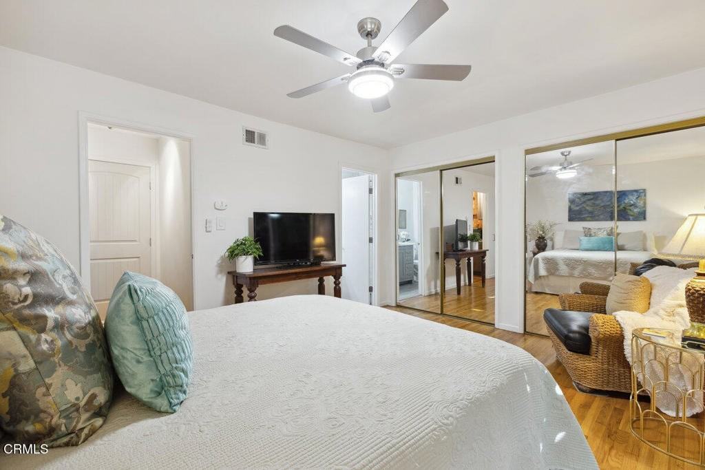 394 Maryville Ave - Photo 4 of 19