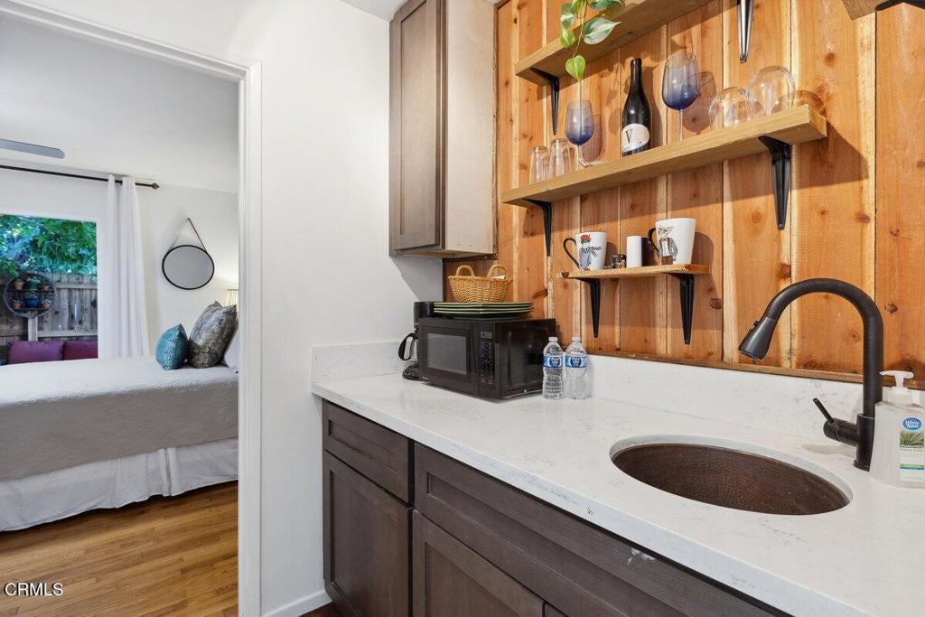 394 Maryville Ave - Photo 7 of 19