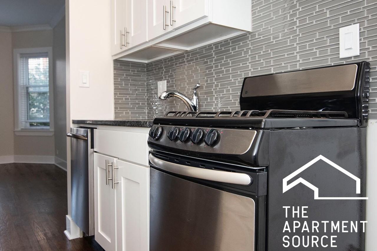 W Roscoe St #3N - Photo 3 of 8