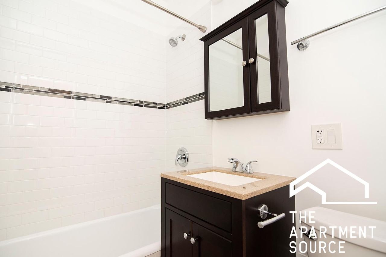 W Roscoe St #3N - Photo 6 of 8