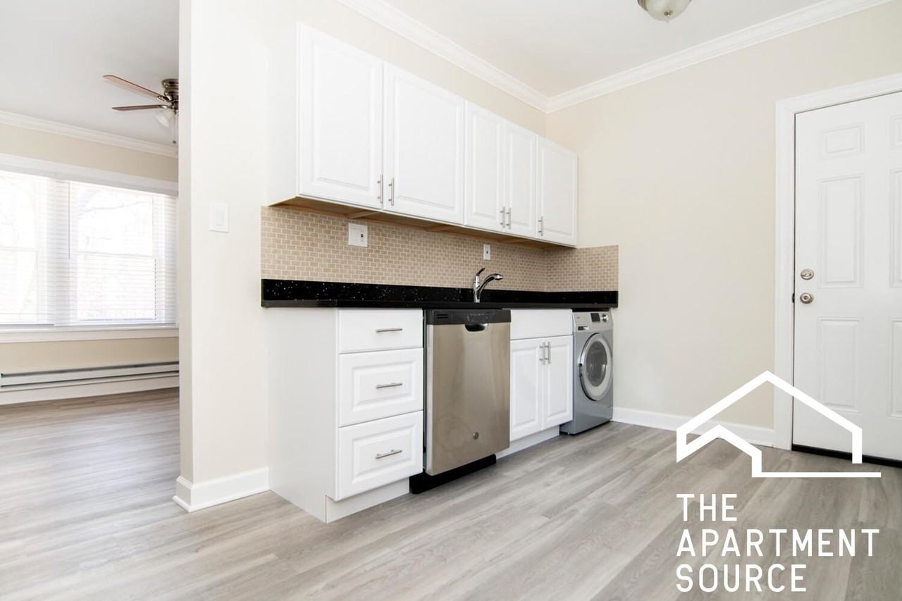 W Roscoe St #1N - Photo 3 of 11