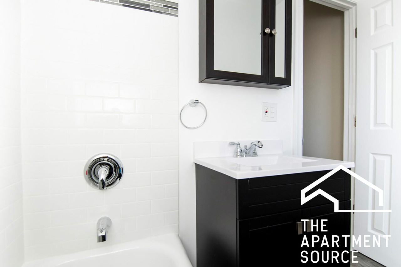 W Roscoe St #1N - Photo 7 of 11