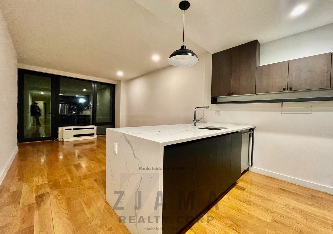 E 19th St #4C - Photo 3 of 16