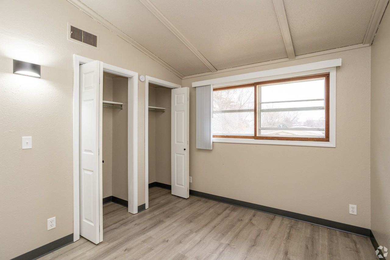 McCook Apartments - Photo 4 of 29