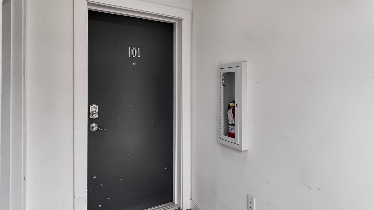 315 W Roy St #101 - Photo 4 of 22