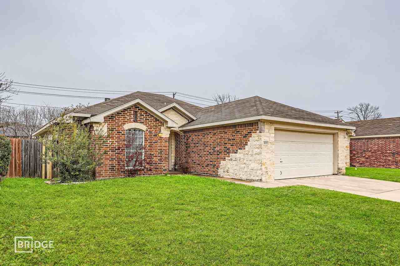 1025 Morrison Dr - Photo 2 of 23