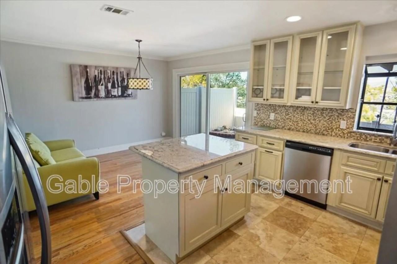 26154 Rainbow Glen Dr - Photo 3 of 22