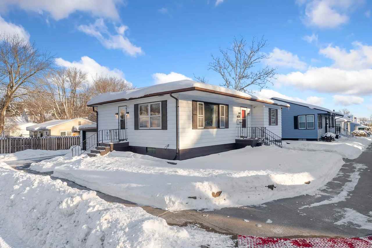 409 W 5th St - Photo 2 of 11